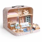 Детска Дървена Къща Куфар GINGER HOME, Преносима Мини Къща за Кукли с Мебели и Аксесоари, Розова, 30.5x20.5x10.5 см